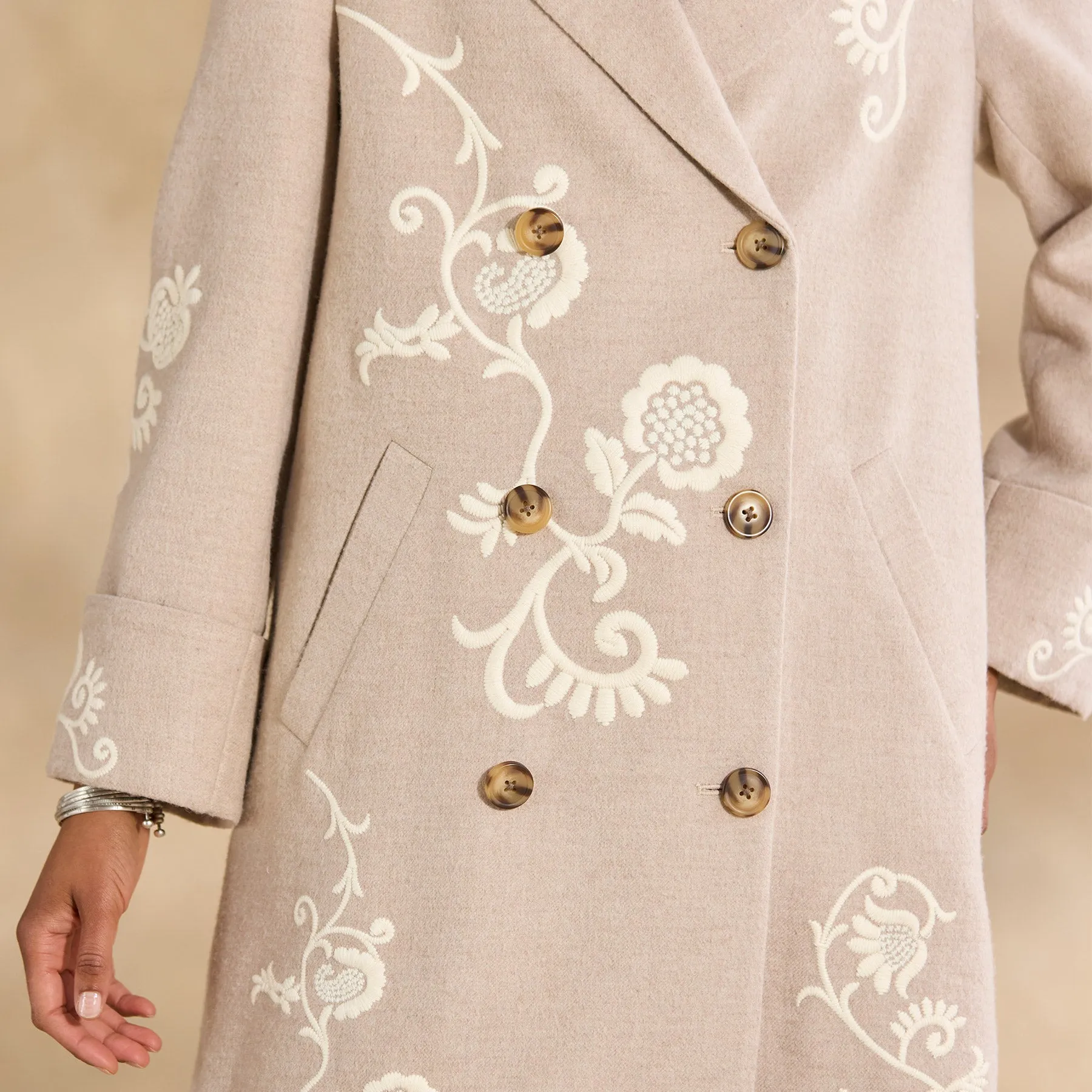 Leisel Coat, Petite