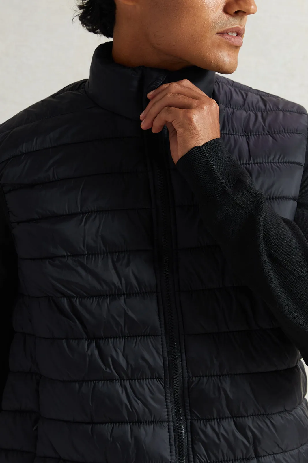 Men Black Sleeveless Puffer Gilet